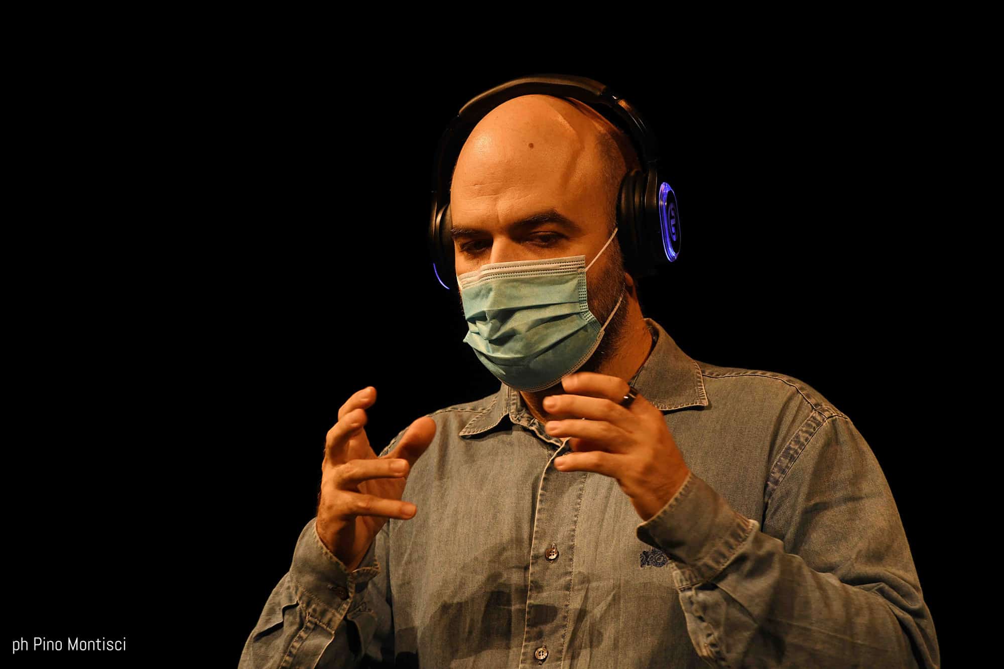 Le mani sul mondo Roberto Saviano - Le mani sul mondo in het Piccolo Teatro Strehler