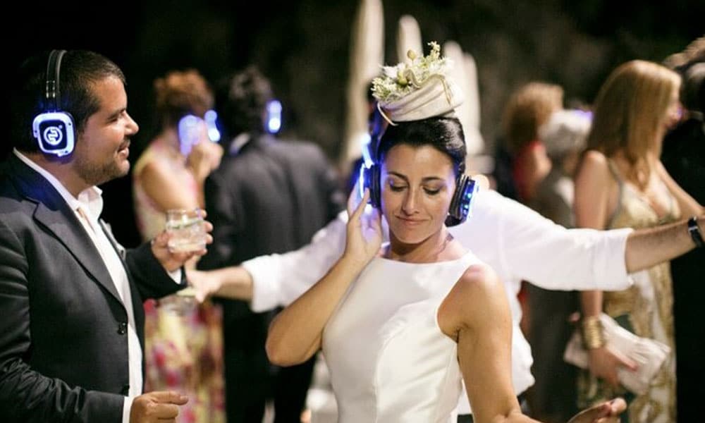 Matrimonio silentparty Silent disco op een bruiloft met draadloze koptelefoons van Silentsystem