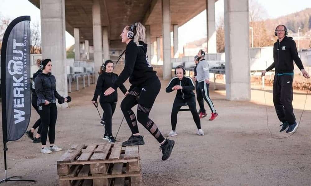 Street workout Silent fitness street workout met draadloze koptelefoons van Silentsystem